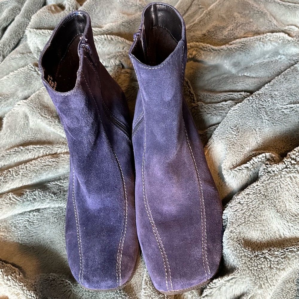 Clarks Blue Suede Booties 9W - Picture 3 of 6